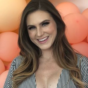 Meet your Posher, Caitlyn